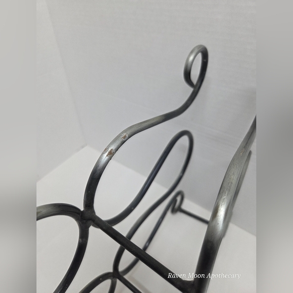 Elegant Silver Metal Wine Rack - Picture 6 of 7